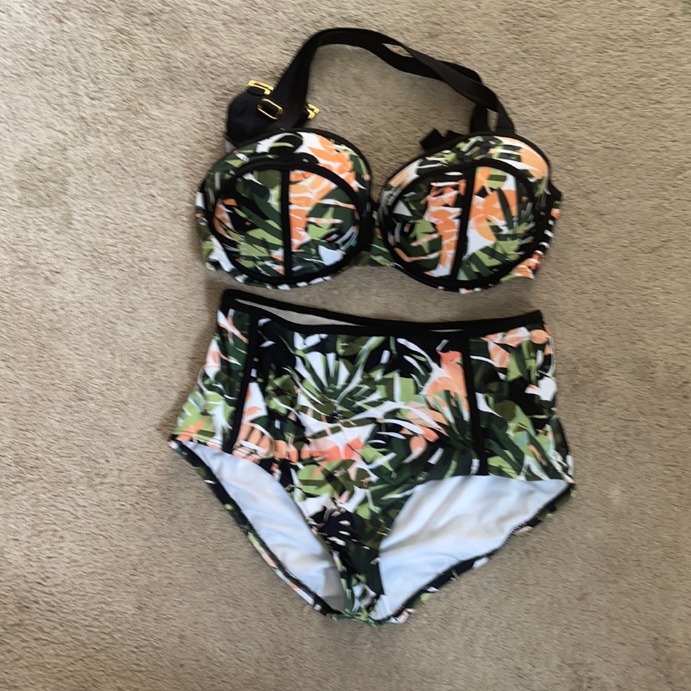 NWOT Palm 2 piece with tummy control